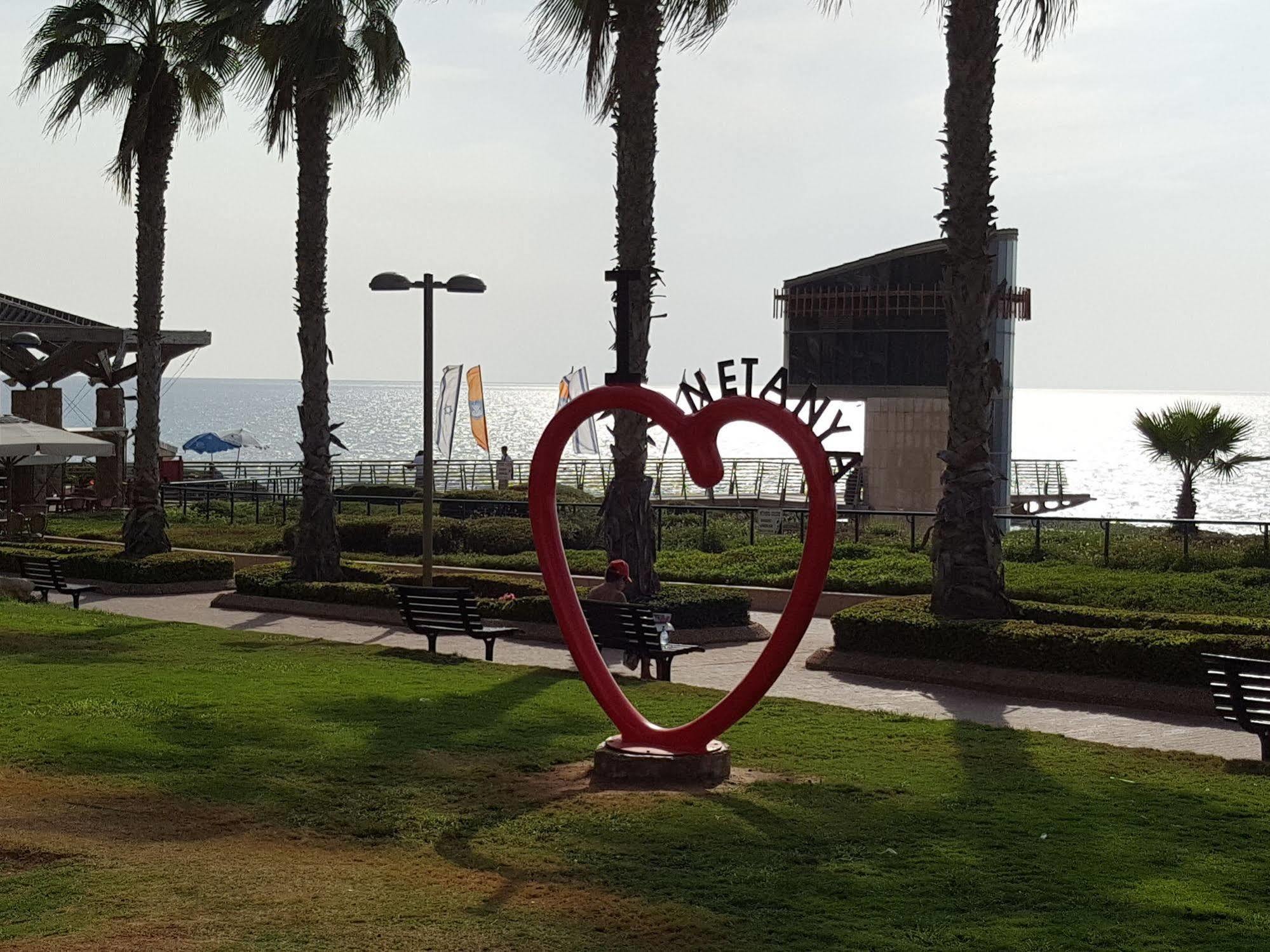 Netanya Motel Pierre Ngoại thất bức ảnh